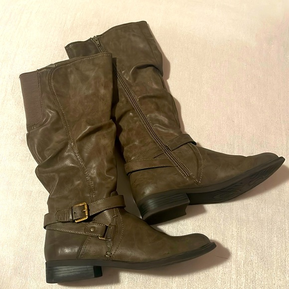 White Mountain Women’s ‘Layton’ Wide Calf Heeled Boots Khaki Green Color Size 9 - Picture 2 of 16